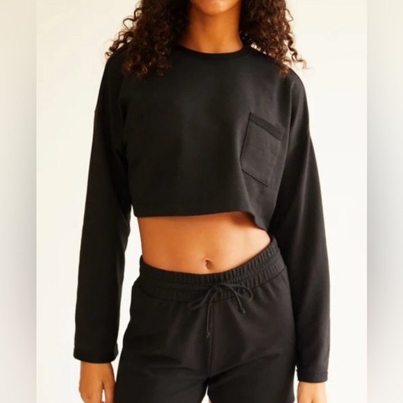 FP Movement by Free People Tops - NWT FREE PEOPLE MOVEMENT Black Cropped Long-Sleeve Tee